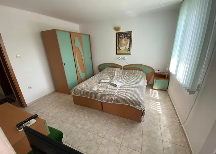 Complex Sea & Sky Next To The ! Willa